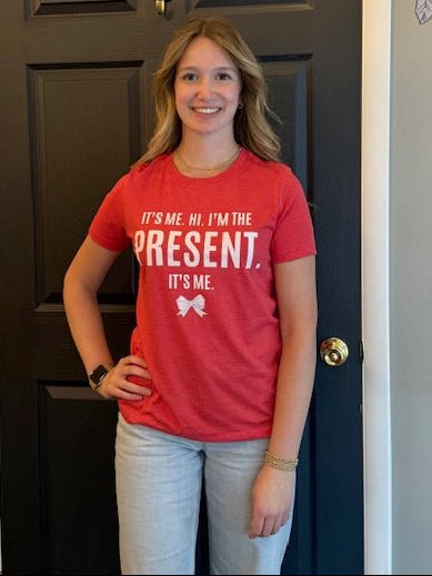 “Hi, It’s Me — I’m the Present” Christmas Tee - Juli's Wearable Art