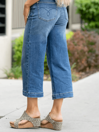 Judy Blue Mid Rise Wide Crop Vintage Pkts & Wide Hem - Juli's Wearable Art