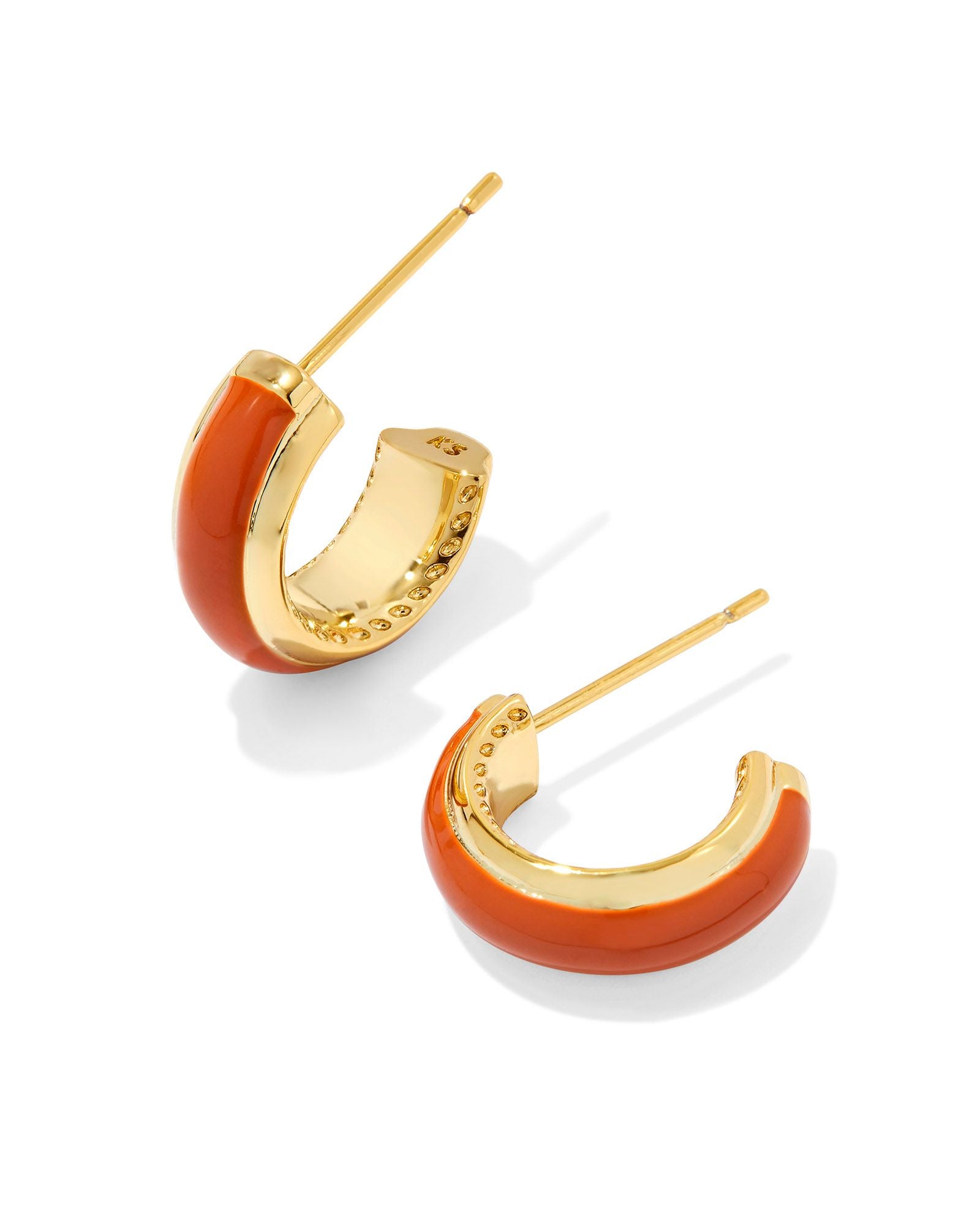 KENDRA SCOTT AINSLEY HUGGIE EARRINGS GOLD ORANGE ENAMEL