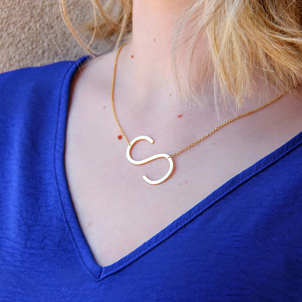 KIRSTEN | Mini sideways initial necklace gold/silver – LIBERTY+BLUSH