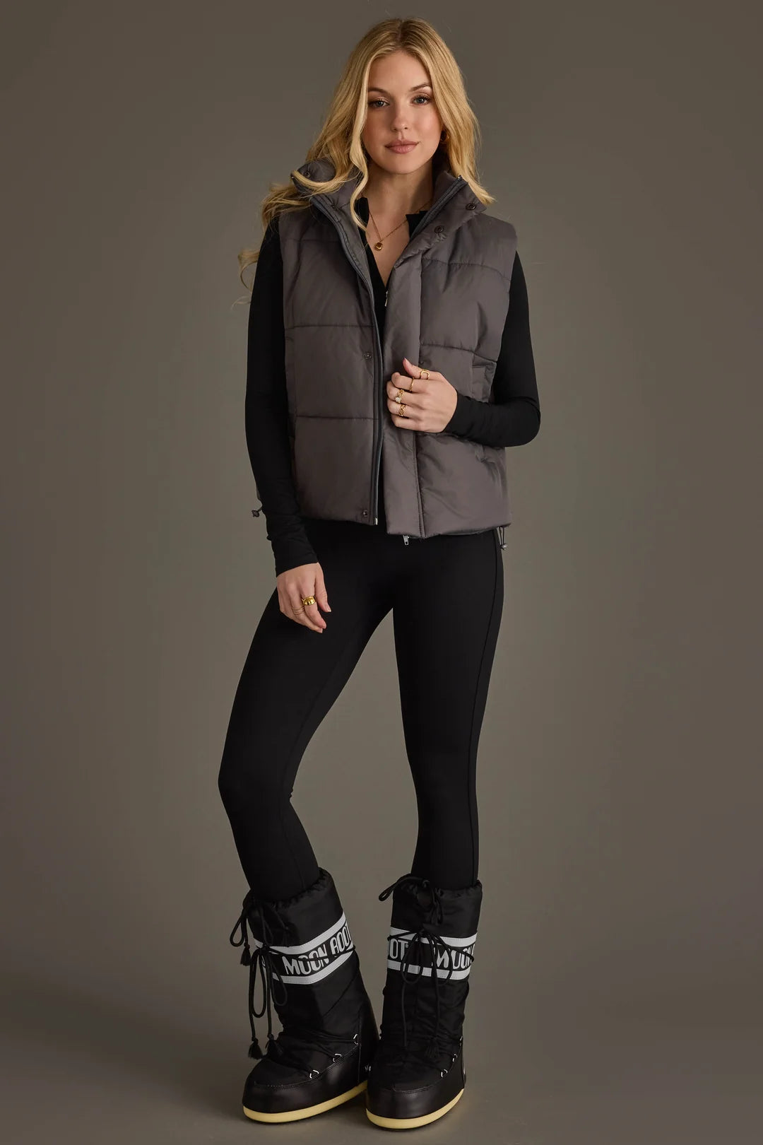 World Traveler Vest | Dark Gray