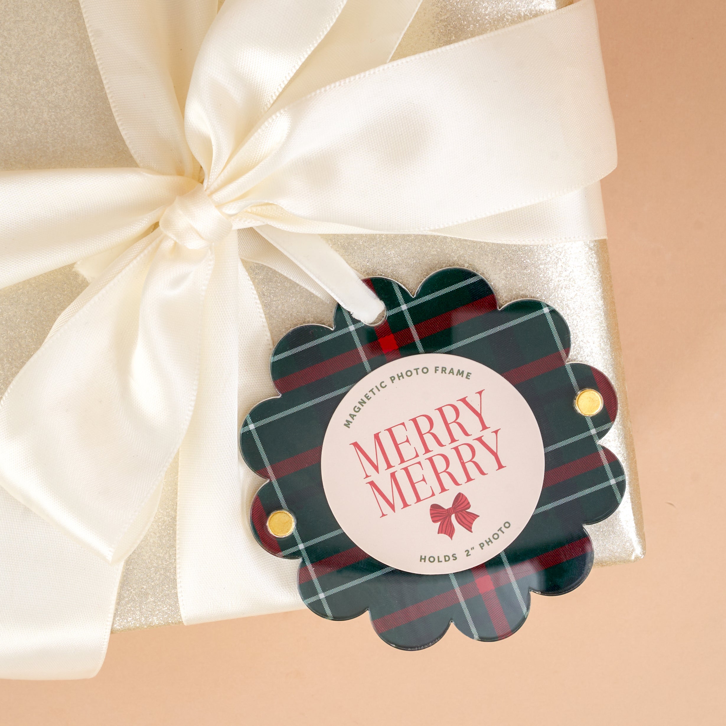 Scalloped Round Picture Frame Ornament | Evergreen Plaid