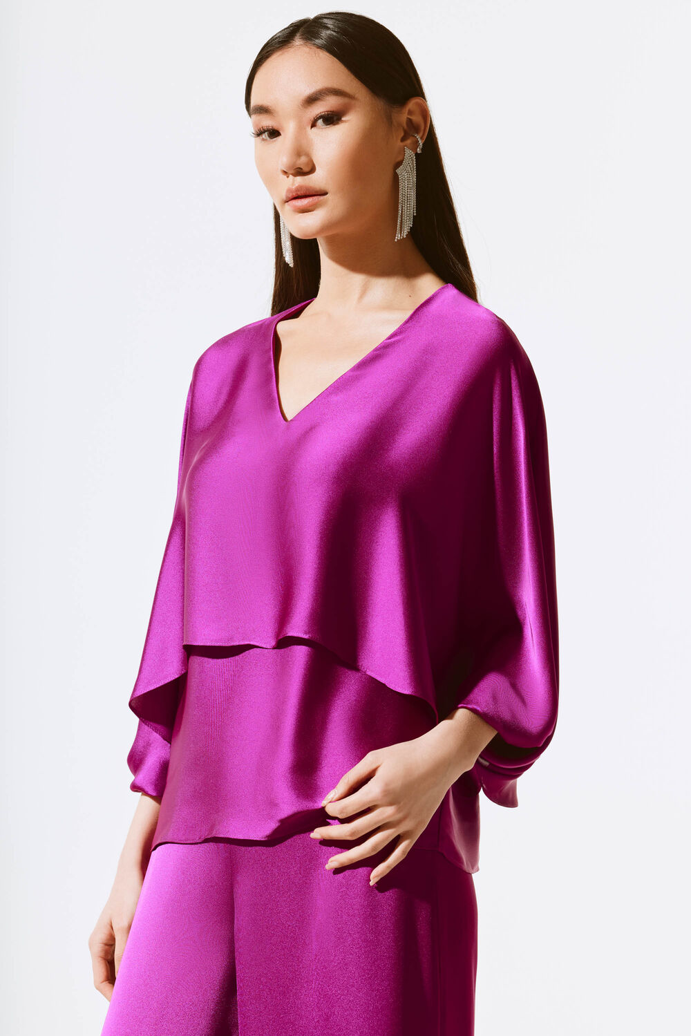 JOSEPH RIBKOFF V-neck Batwing Sleeve Pullover