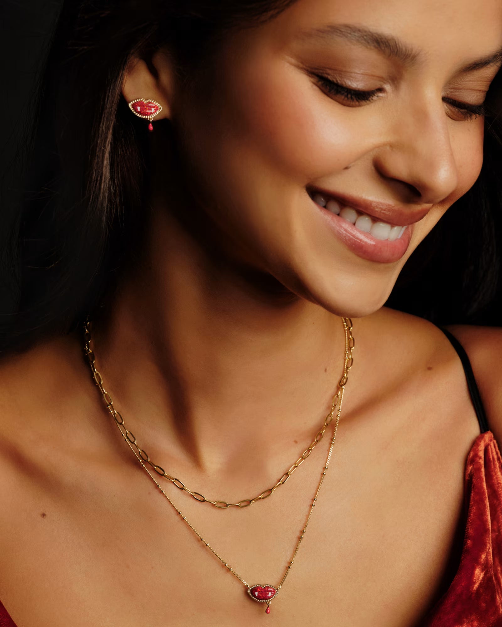 Kendra Scott Vampire Short Pendant Necklace in Gold Red Kyocera Opal