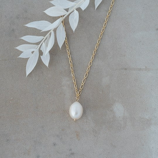 Veda White Pearl Necklace