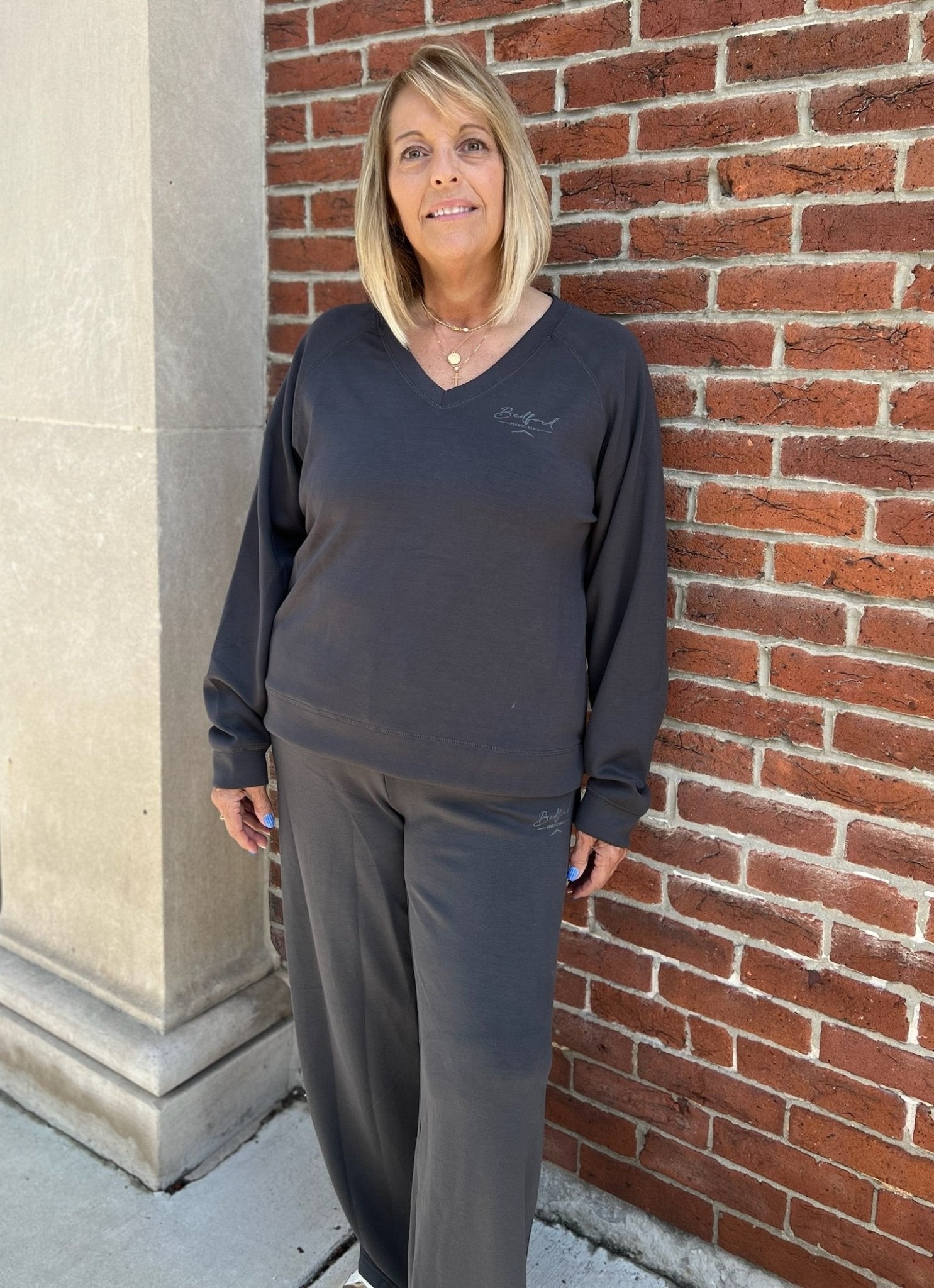Bedford Pennsylvania V-Neck Sweatshirt | Charcoal