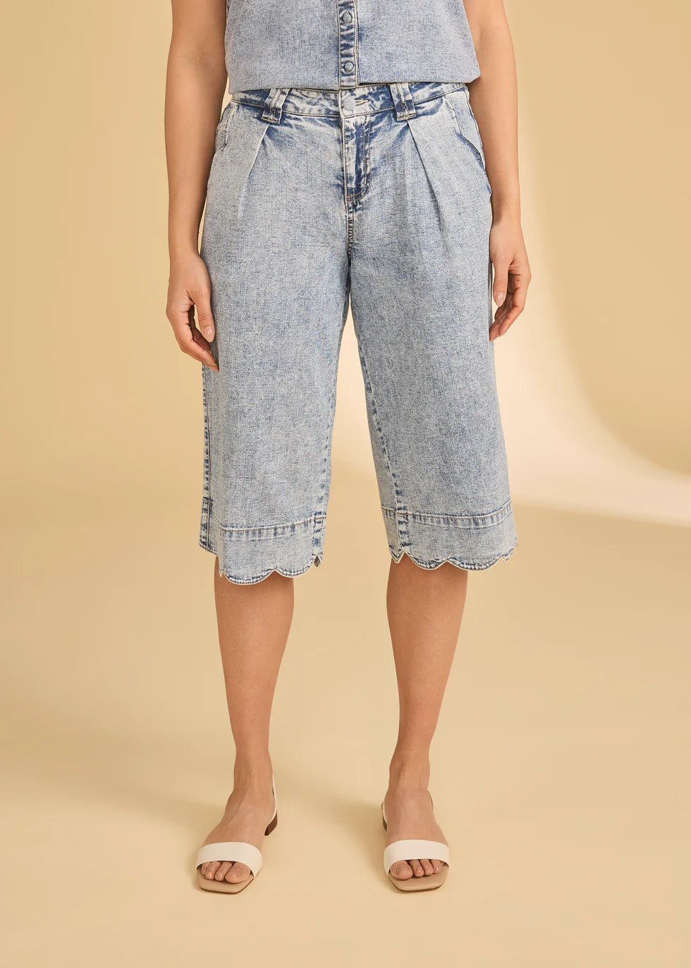 FDJ Olivia Wide Gaucho Denim | Pale Wash