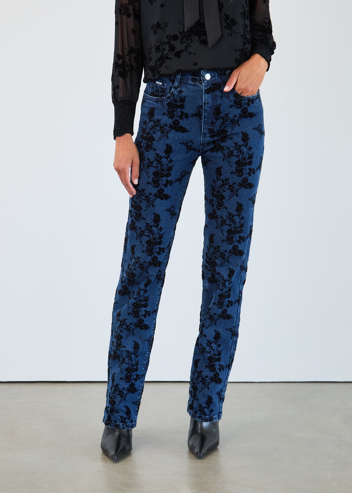 FDJ Suzanne Straight Leg Denim – Dark Wash