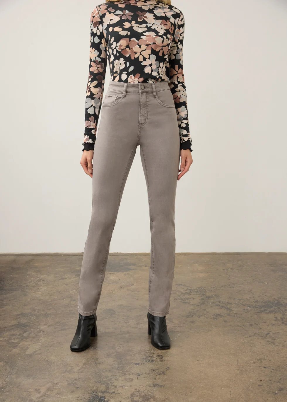 FDJ Suzanne Straight Leg Denim | Stone Grey