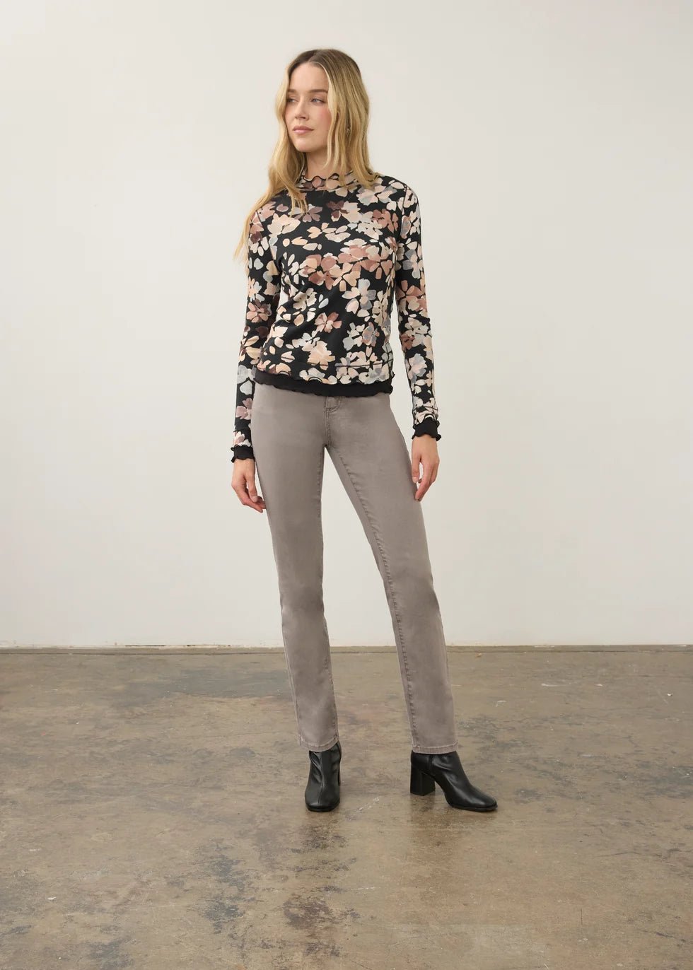 FDJ Suzanne Straight Leg Denim | Stone Grey