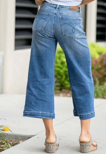 Judy Blue Mid Rise Wide Crop Vintage Pkts & Wide Hem - Juli's Wearable Art