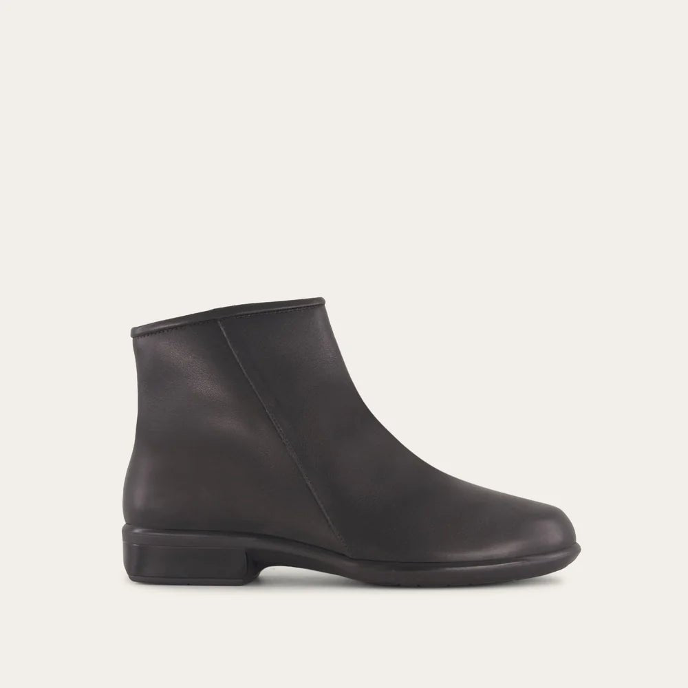 NAOT Norther - Water Resistant Black Leather - Juli's Wearable Art