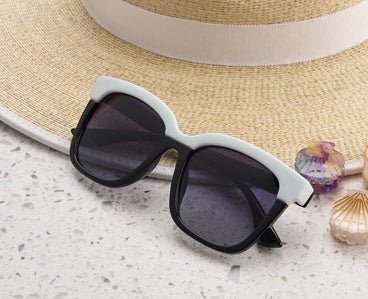 Peepers Frenchy Reader Sunglasses - Black & White - Juli's Wearable Art