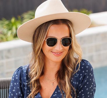 Peepers Positano Gold Reading Sunglasses - Juli's Wearable Art