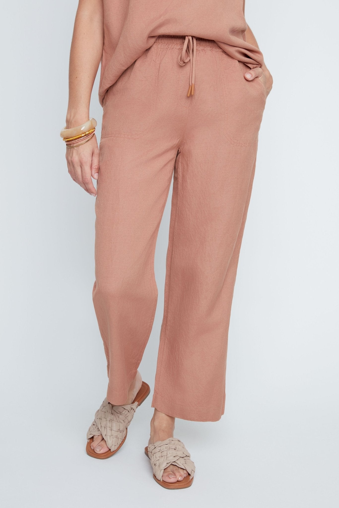 Renuar Layla Fit Linen Blend Crop Pants | Mocha
