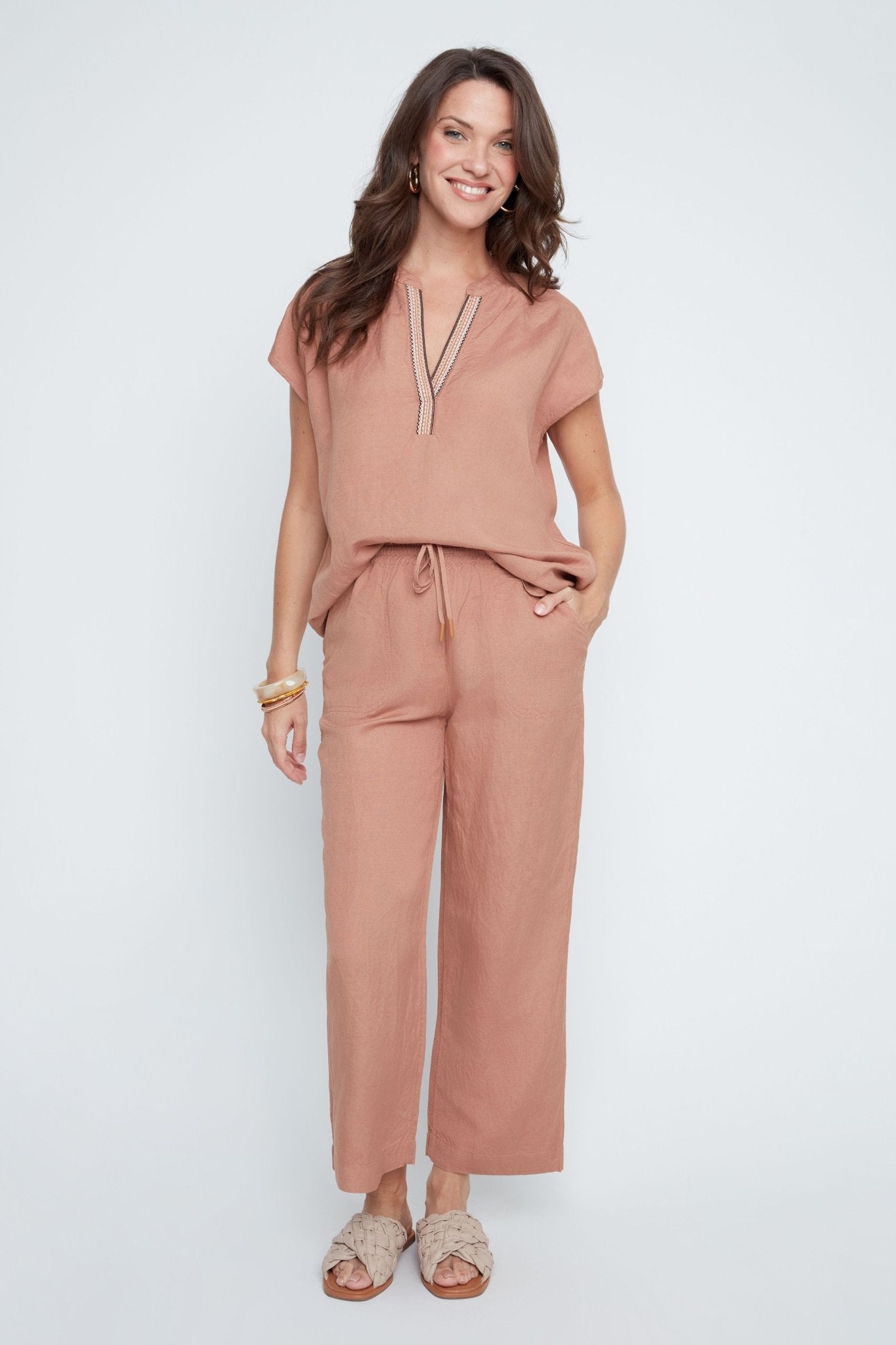 Renuar Layla Fit Linen Blend Crop Pants | Mocha