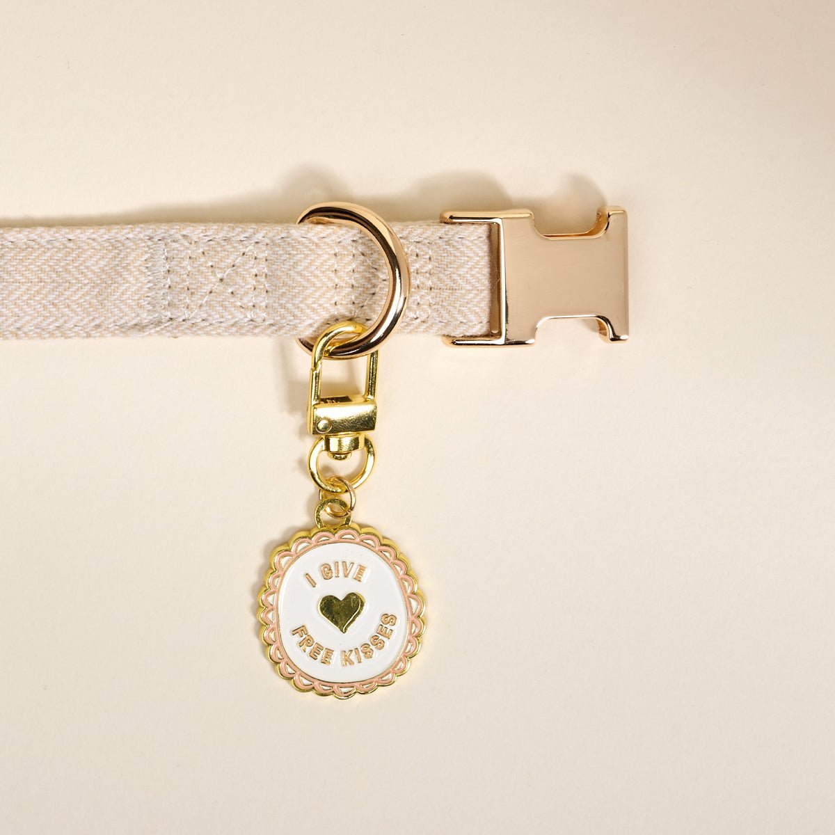 The Darling Effect Pawfect Collar Charm | Free Kisses - Juli's Wearable Art
