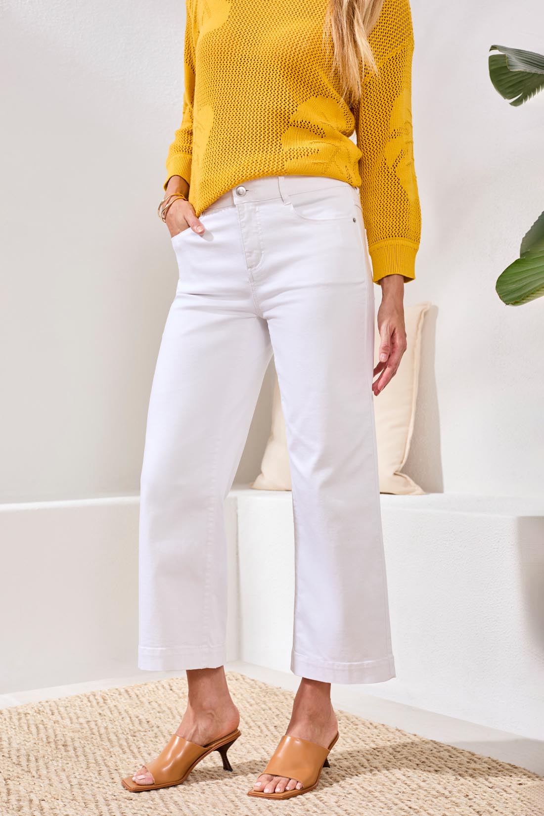 Tribal Audrey Hugging Wide Crop Jeans | White - Juli's Wearable Art